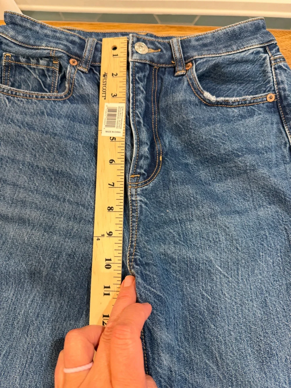 American Eagle Outfitters Mom Straight High-Rise Jeans Size 2